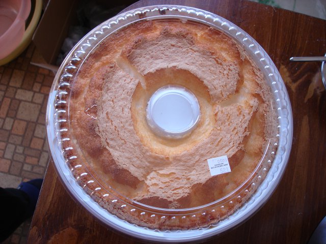 这一大盒蛋糕也是3元99，好吃